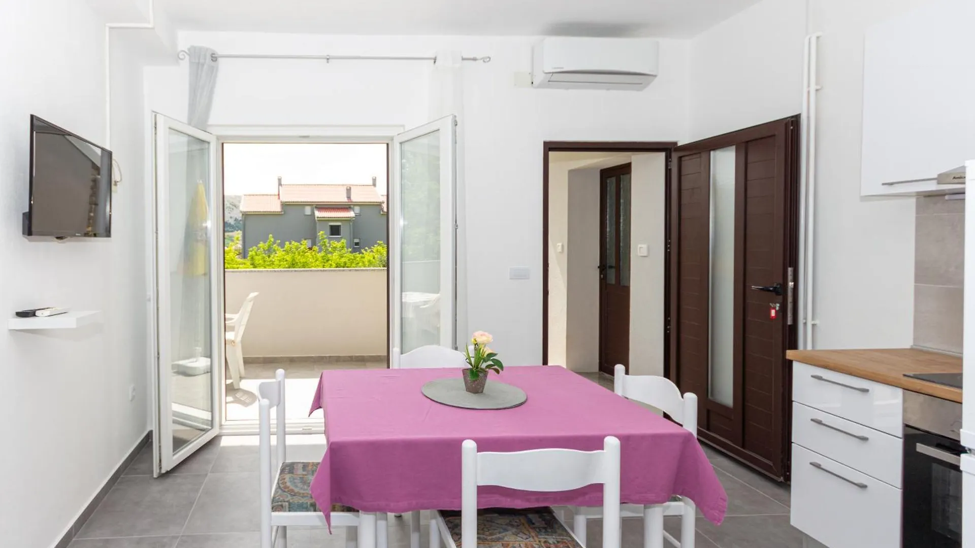Apartments Luka Pag Town