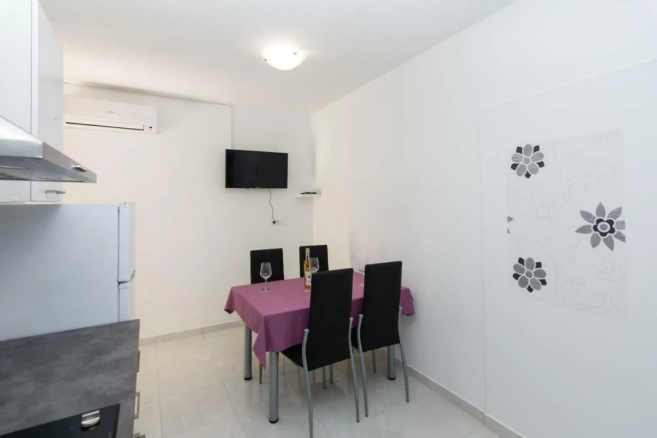 Apartments Luka Pag Town