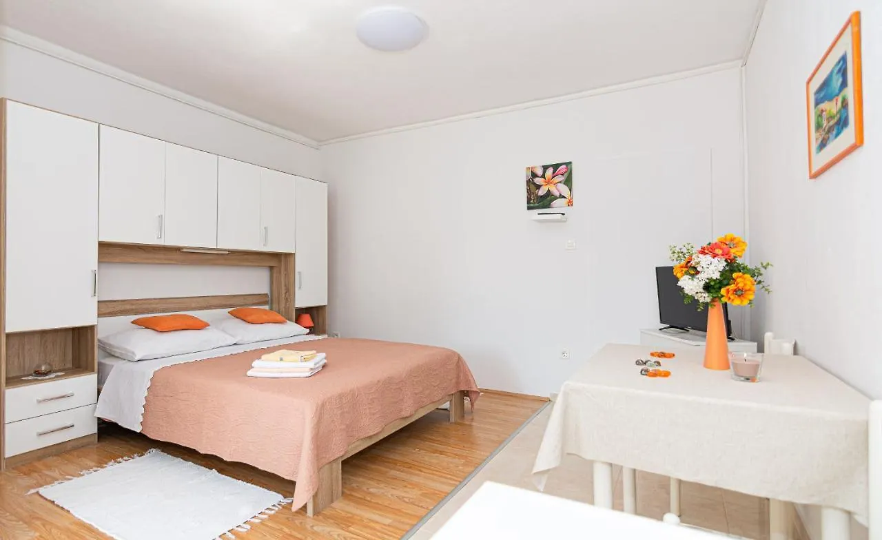 Apartments Luka Pag Town