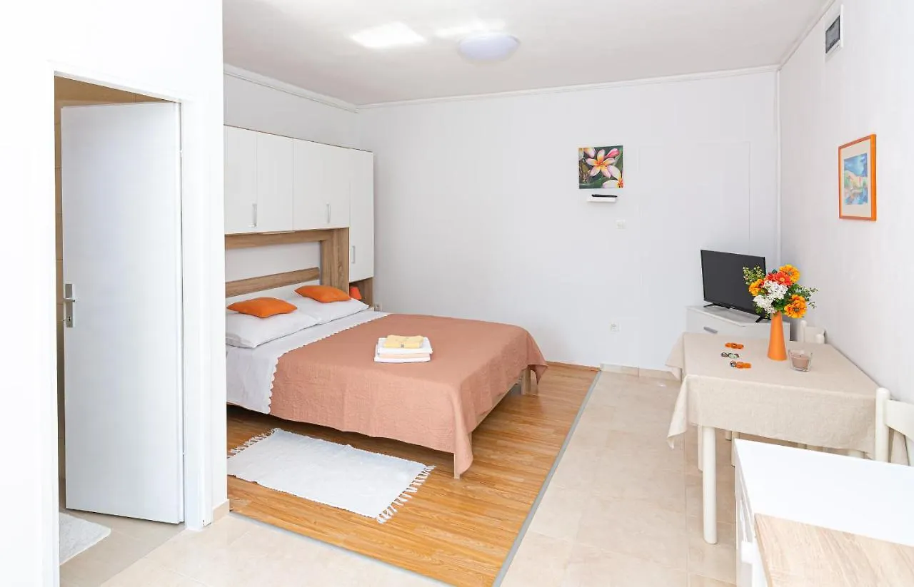 Apartments Luka Pag Town