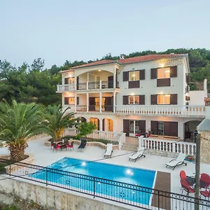 Apartment Iz, Veli Iž