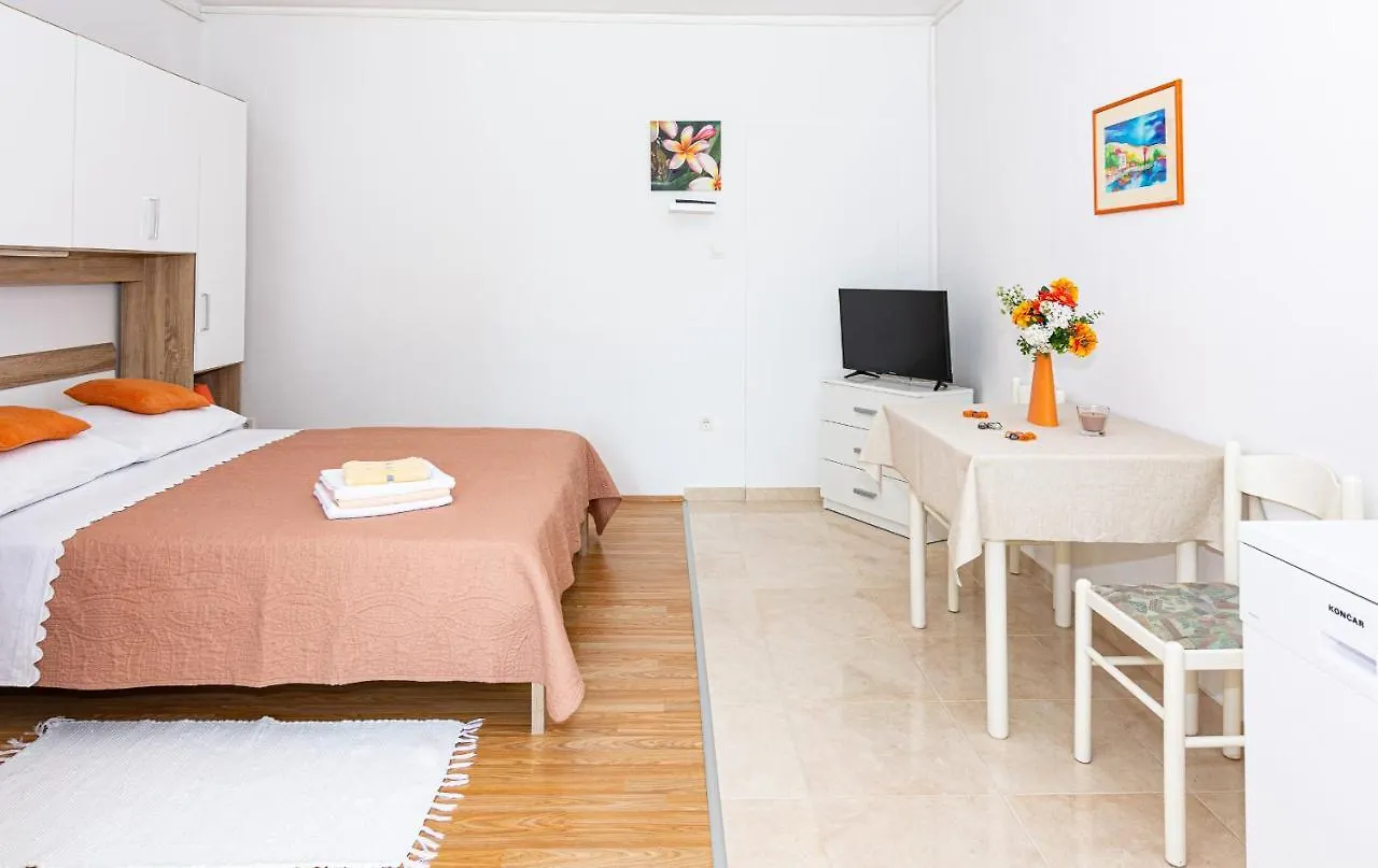 Apartments Luka Pag Town