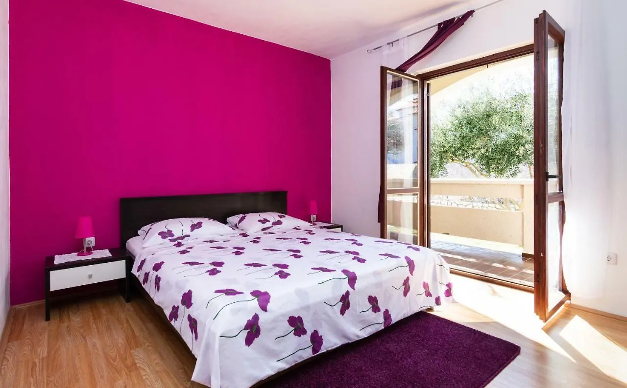 Apartments Luka Pag Town